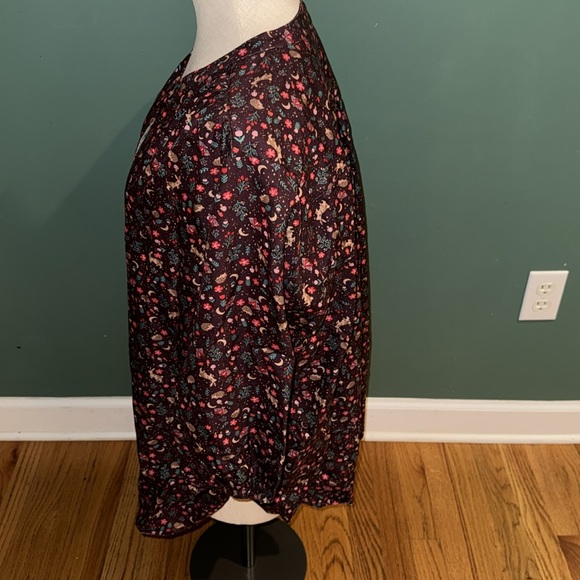 Women’s Lands End 1X button up with small animals on print--hedgehogs, rabbits - Picture 4 of 6